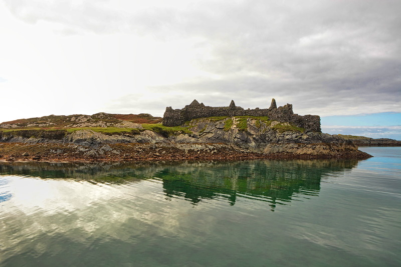 Ein altes Fort auf Inish Bofin